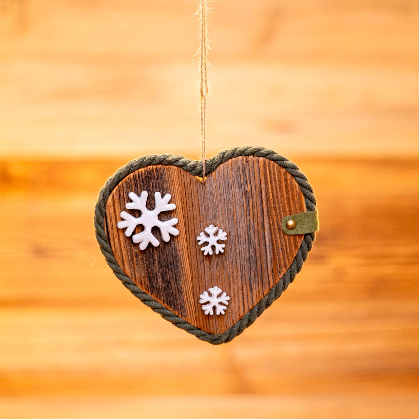 CUORE CON FIOCCHI DI NEVE Verde Medio legno scuro