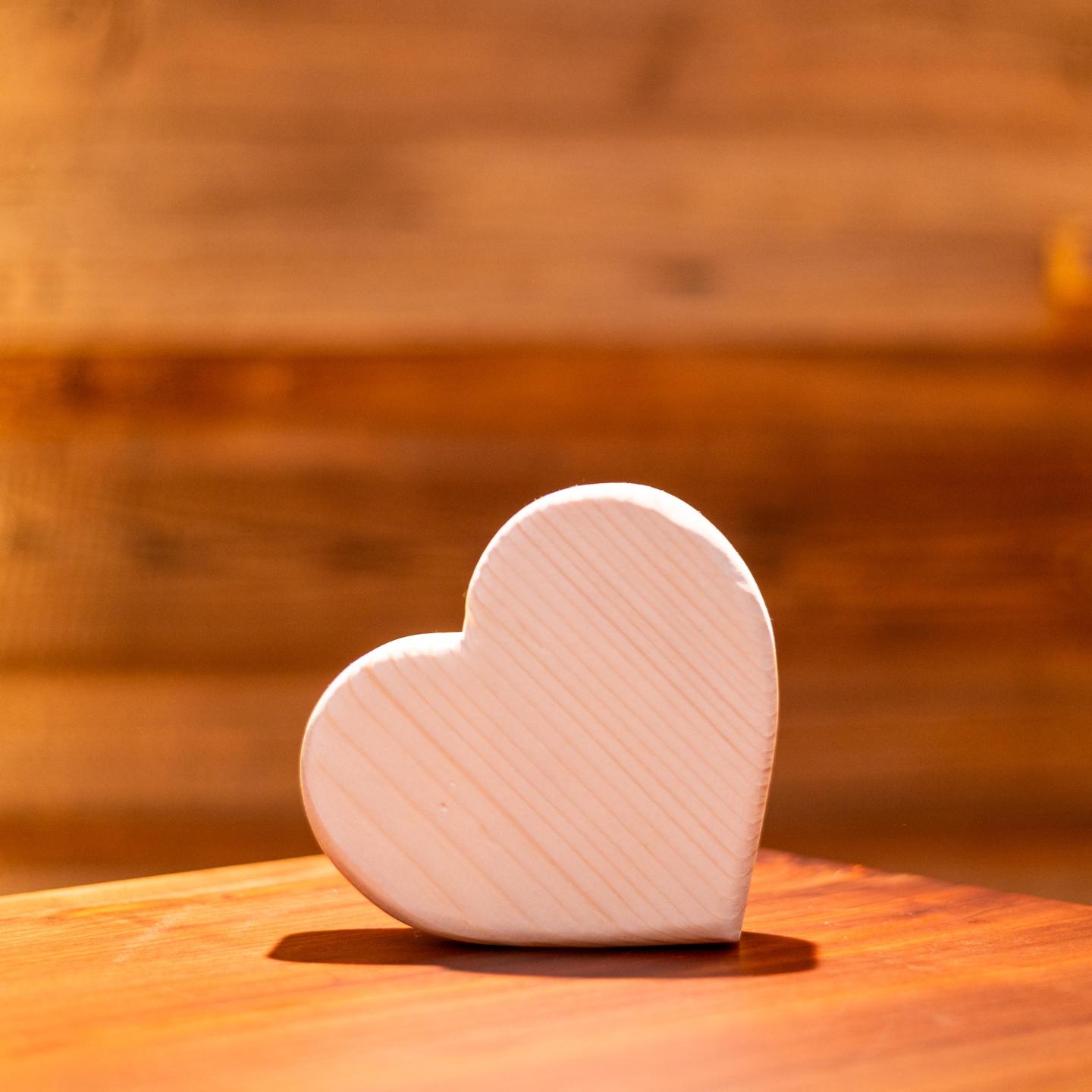 CUORE IN LEGNO Grande 16x15 cm