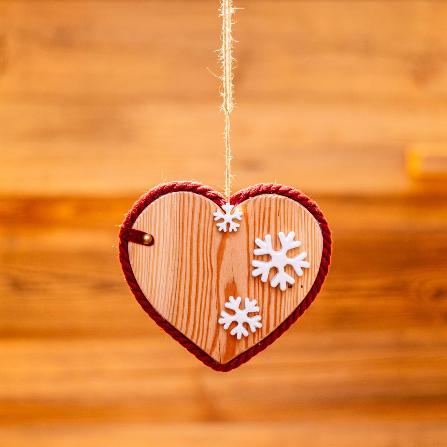 CUORE CON FIOCCHI DI NEVE Rosso Medio legno scuro
